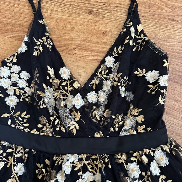 EXPRESS Black Floral Mini Dress Size 0 Tulle - Picture 2 of 15